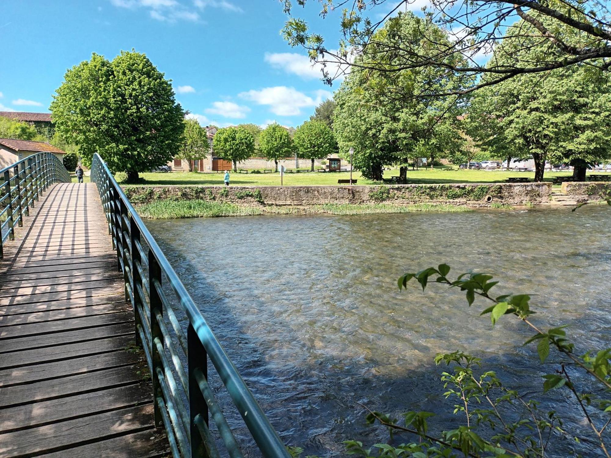 Au Bord De La Riviere Διαμέρισμα Verteuil-sur-Charente Εξωτερικό φωτογραφία